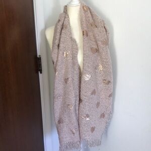 Woven fuzzy scarf